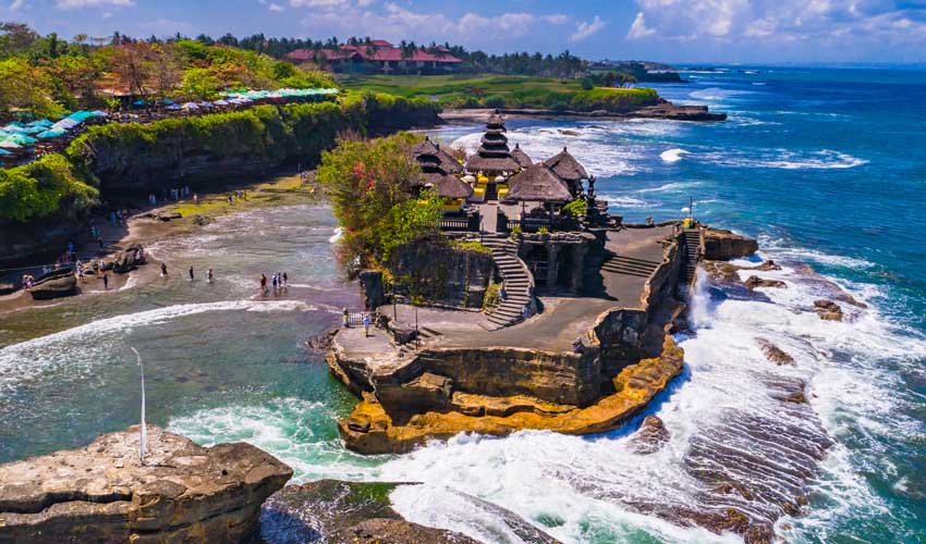 indonesie pas manquer vue aerienne du temple de tanah lot