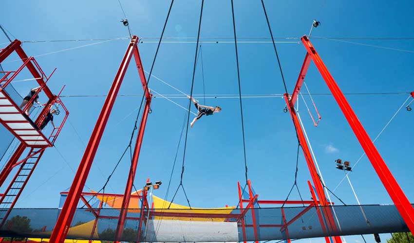 top villages vacances club med opio en provence activites arts du cirque trapeze