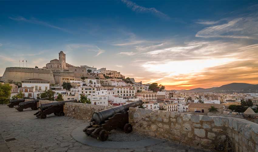 Arpenter la vieille ville fortifiée d’Ibiza : Eivissa
