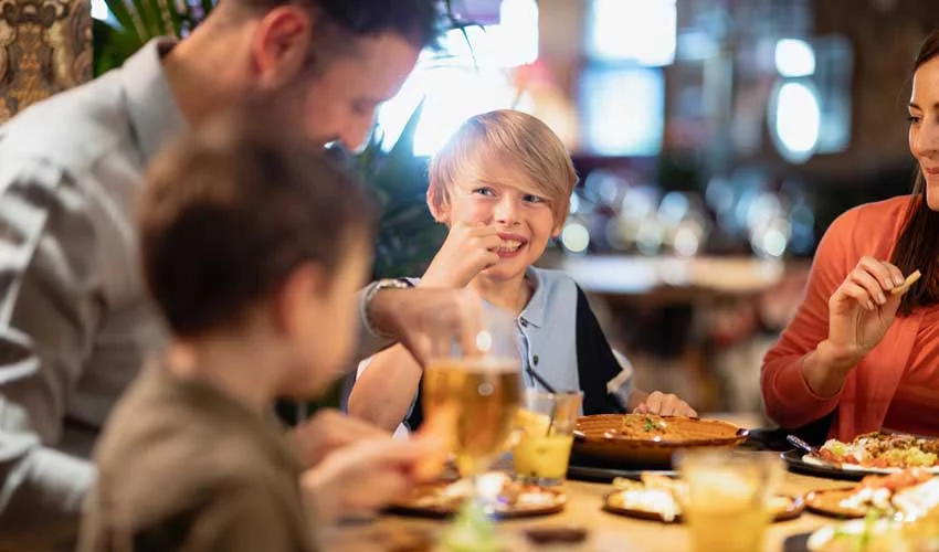 Repas en famille avec la formule tout compris Jumbo