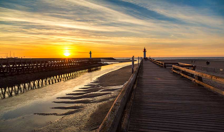 Le coucher de soleil sur le Phare de Trouville