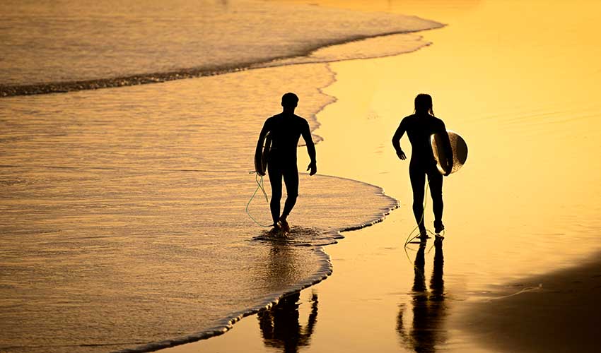 Faire du surf sur l'une des plus belles plages d'Afrique du Nord