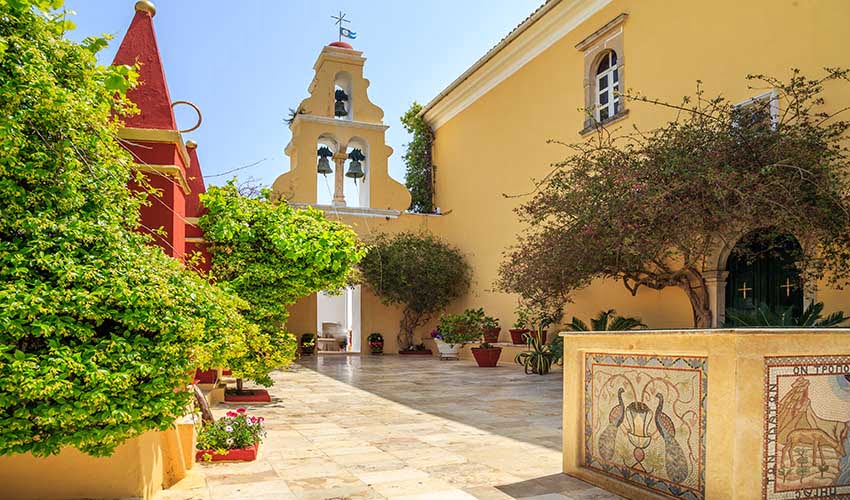 Visitez les superbes églises et monastères de Corfou