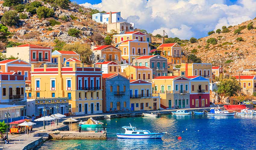 Faire une excursion à Symi, île grecque pittoresque et traditionnelle