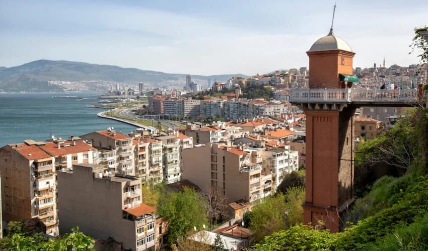 L'Asansör et son exceptionnelle vue sur la baie d'Izmir.