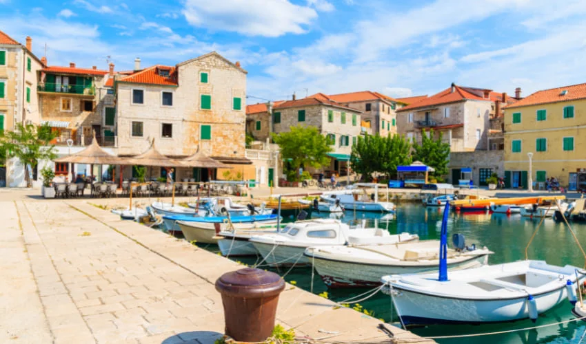 Charmand port de pêche de Postira.