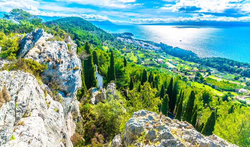 Extraordinaire beauté du panorama au sommet de la colline de Marjan à Split. 