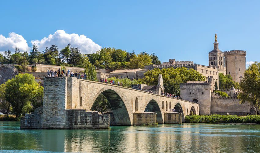 Le Pont Bénézet, une des visites incontournables à Avignon.