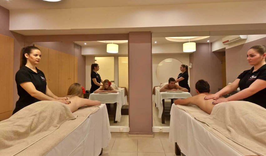 Séance de massage à deux dans le spa d'un club Lookéa en Crète.