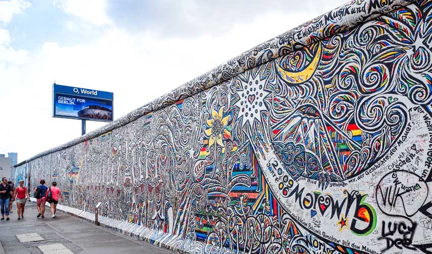 Balade à pied le long du mur de Berlin