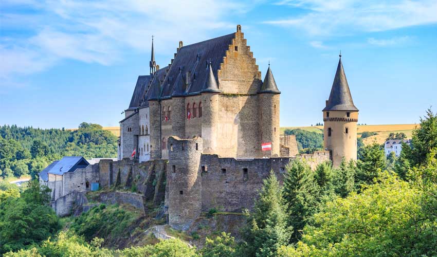 Magnifique vue du château de Vianden, au Luxembourg 