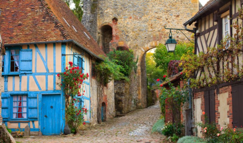 Se promener à Gerberoy, l’un des plus beaux villages de France