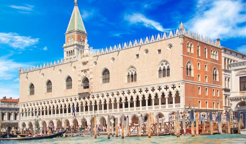 Le palais des doges à Venise en Italie 