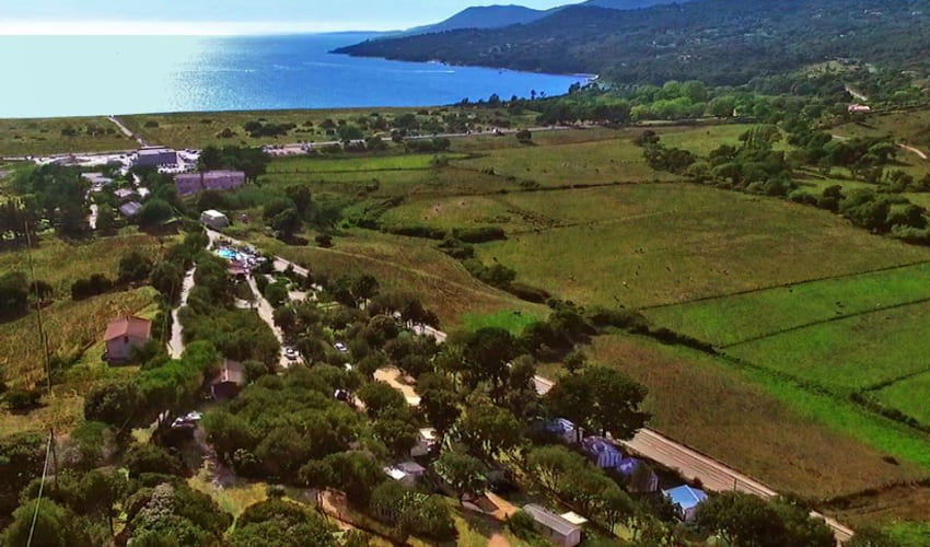 Vue aérienne du camping Tohapi Colomba