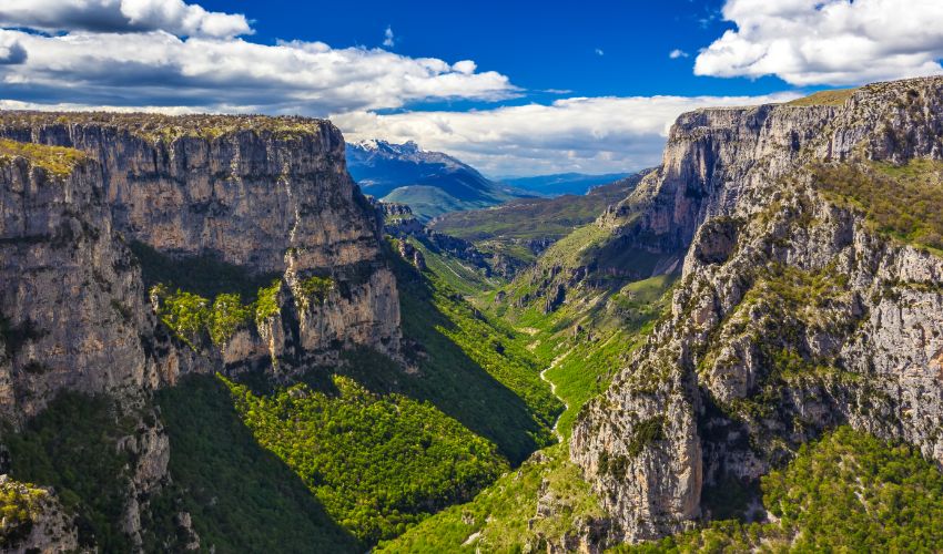 Les gorges de Vikos, un haut lieu de la région des Zagoria en Grèce.