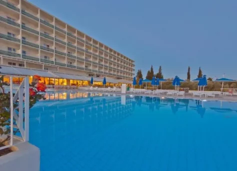 Hôtels-clubs de l’Île d’Eubée : comparez les clubs famille sur l’Île Eubée