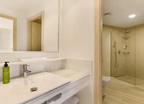 Viva Cala Mesquida Resort & Spa : chambre jusqu'à 3 personnes