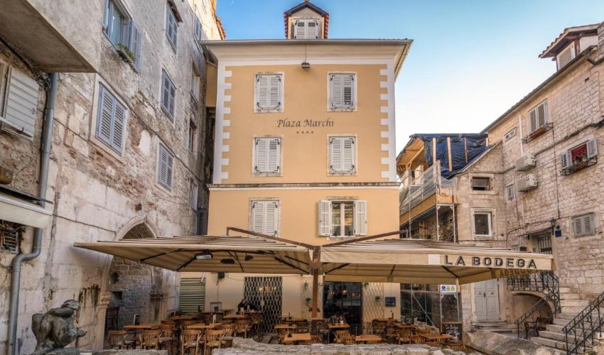 Hôtel Plaza Marchi Old Town