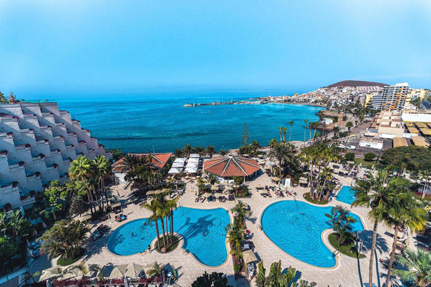 hôtel spring arona gran et ses piscines au bord de mer