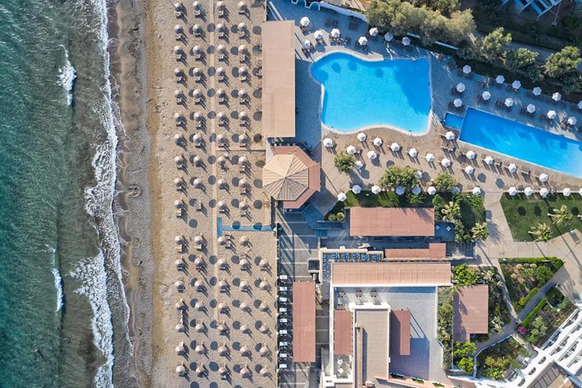 Hôtel Mon French Club Atlantica Akti Zeus en bord de mer avec plage privée 