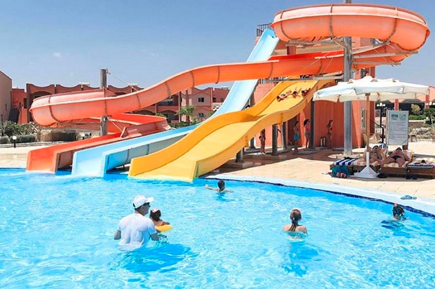 Three Corners Happy Life Beach Resort toboggans aquatiques
