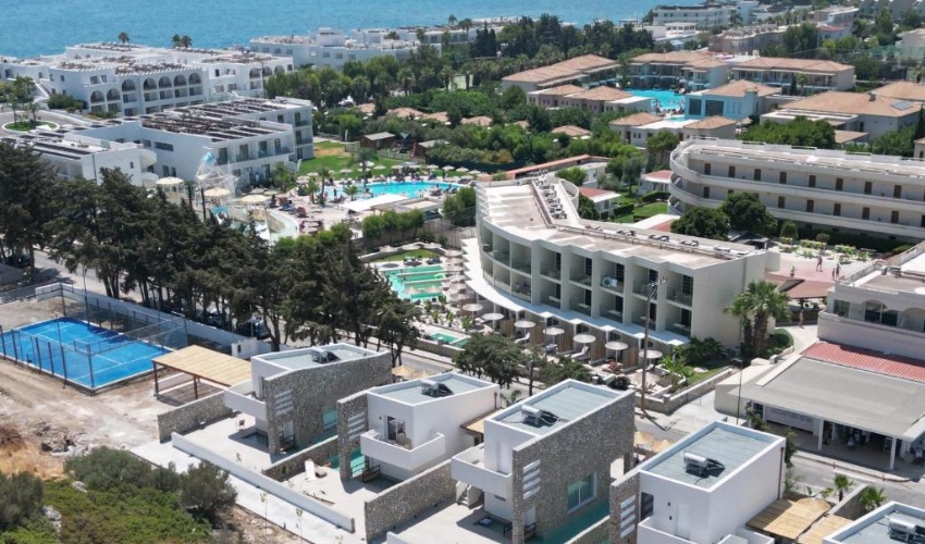 Club Delfinia Resort