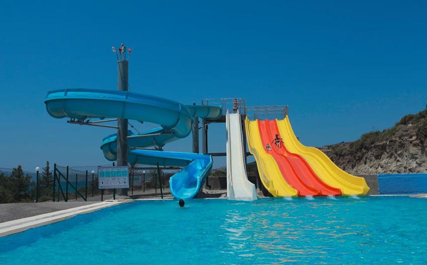 Blue Lagoon Village toboggans aquatiques pour adultes colorés