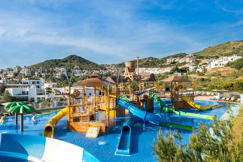 Carema Club Resort infrastructures pour les enfants avec mini toboggans