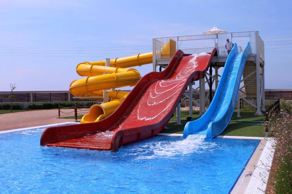 Almyros Beach Resort & Spa toboggans aquatiques