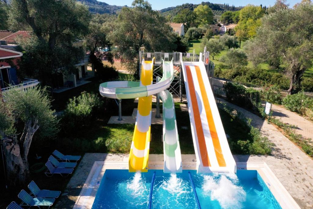 SENTIDO Apollo Palace bassin avec toboggans aquatiques